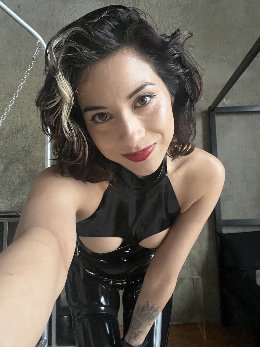 𝔘𝔫𝔡𝔦𝔫𝔢 tweet media