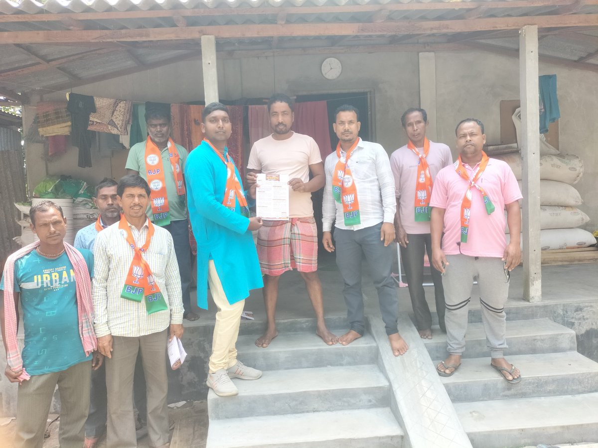 PabitraModak17's tweet photo. তুফানগঞ্জ-৯ নং বিধানসভার অন্তর্গত ২ নং মন্ডলের শালবাড়ি -১ নং অঞ্চলের ৯/২৮ নং বুথে তুফানগঞ্জ-৯ নং বিধানসভার বিজেপি মনোনীত প্রার্থী মালতী রাভা রায়ের সমর্থনে নির্বাচনী প্রচারে। @ravaroybjp https://t.co/LnqXPwkvFv