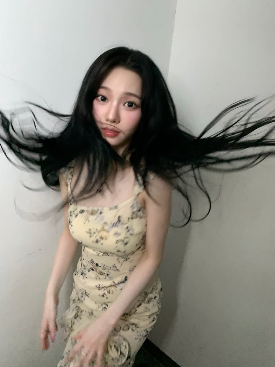 ur 카리나 tweet media