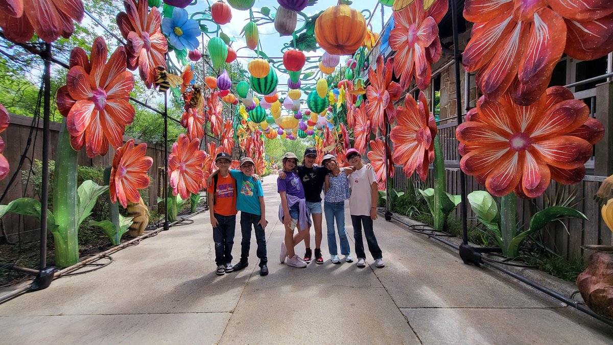 missbeeteachin's tweet photo. What an exciting day!🧡🦉💜 Our MRE DI kids spent the day at the Dallas Zoo and ended it with a grand tradition of pin trading! ⭐️🇨🇱⭐️ #TeamSISD #LSF26 #DestinationImagination #Owlsome https://t.co/HBGq0KAUoM