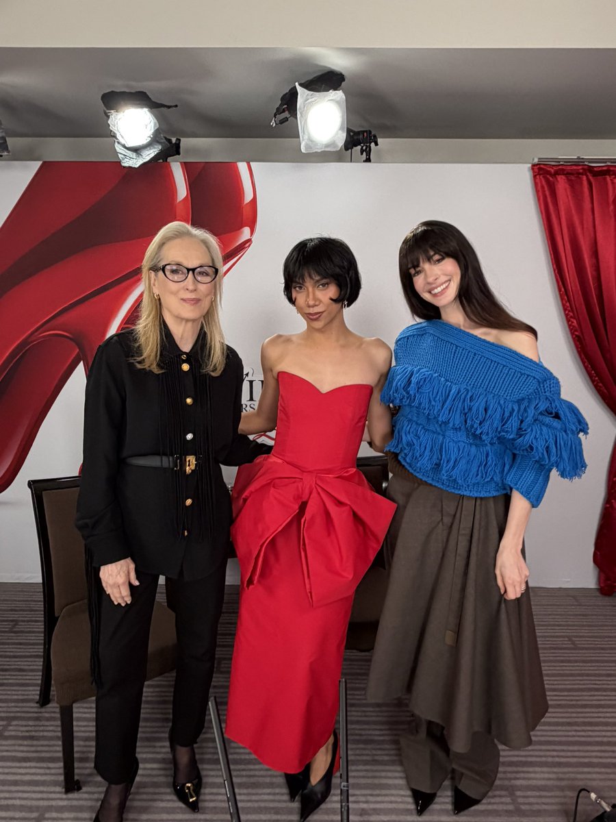 mimiyuuuh 🦖 tweet media