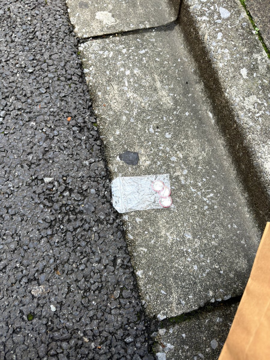 えいりー tweet media