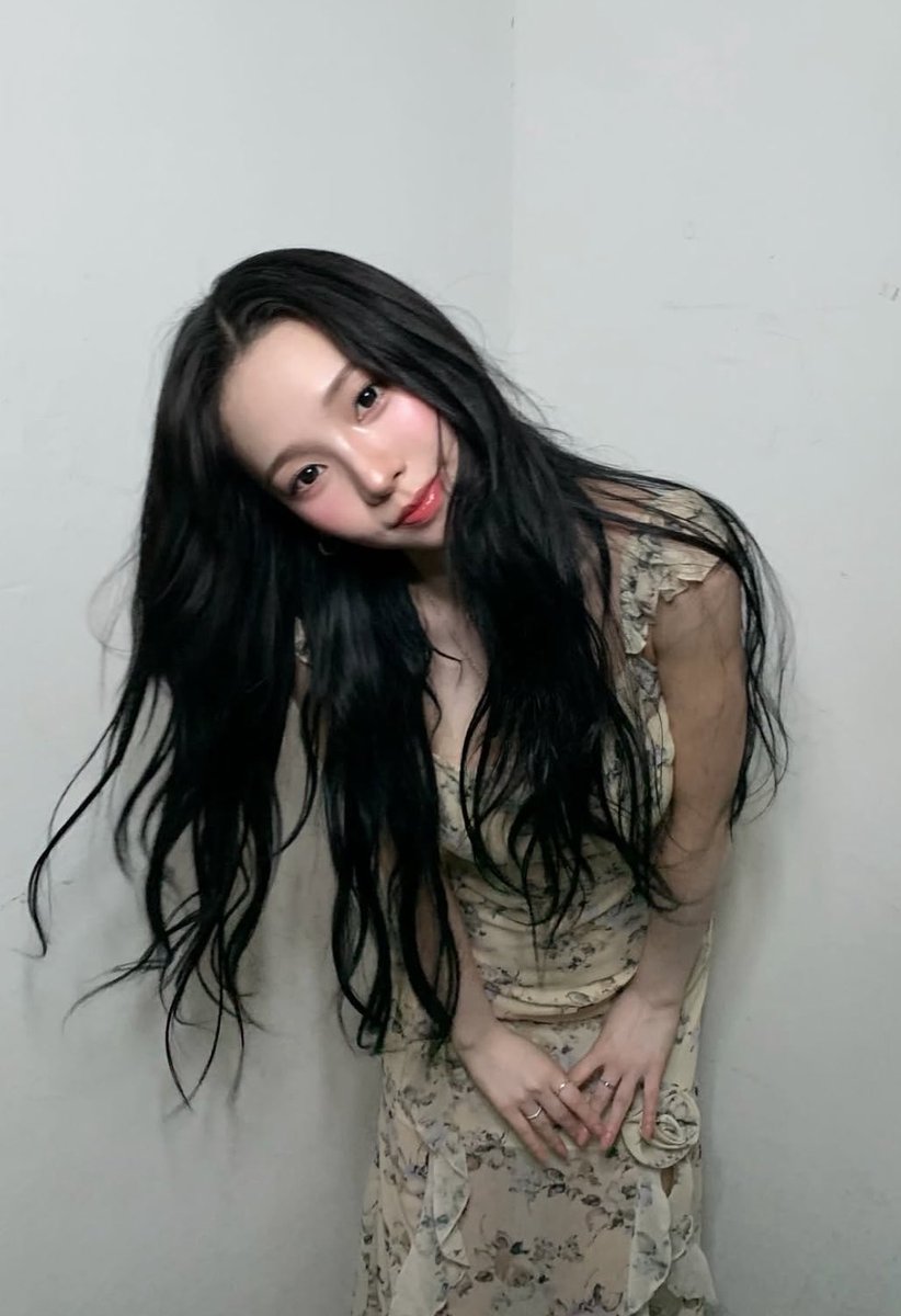 ur 카리나 tweet media