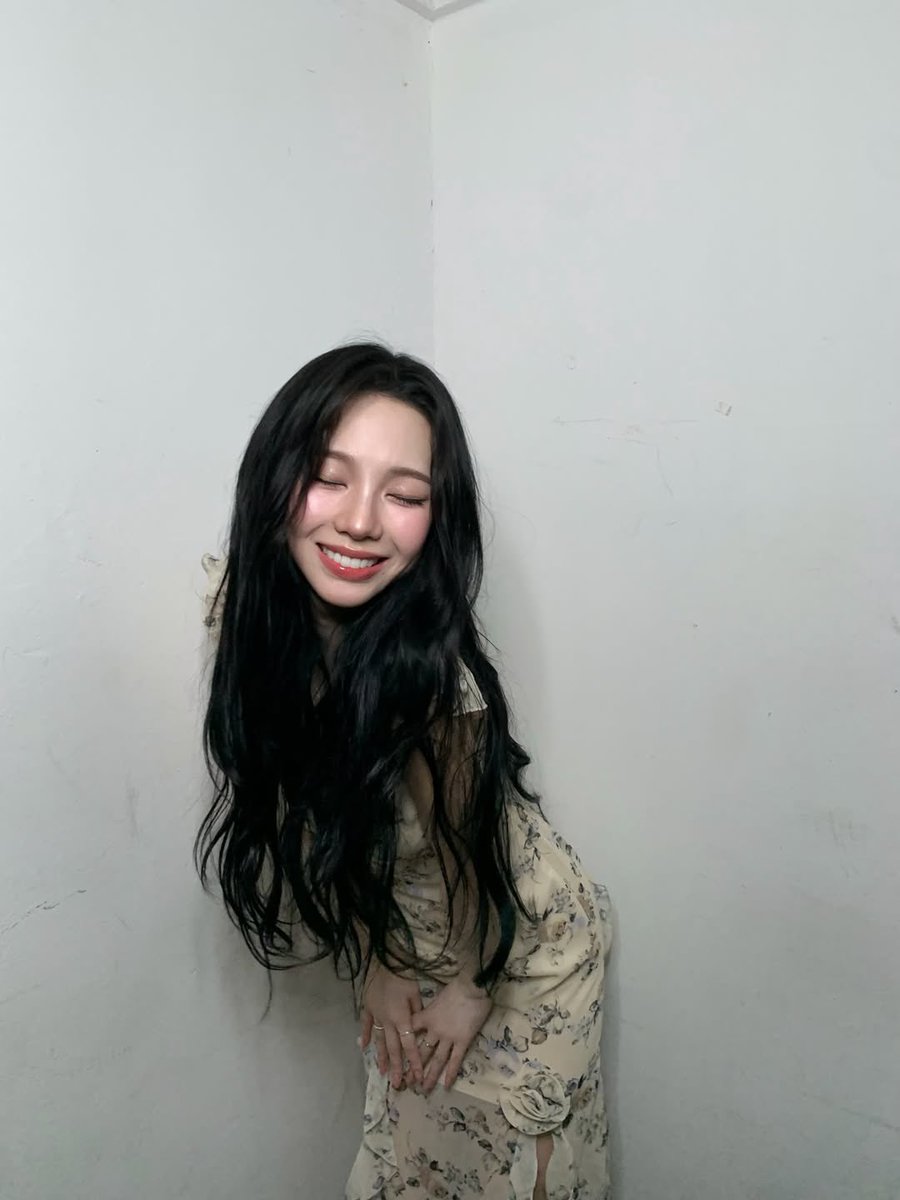 ur 카리나 tweet media