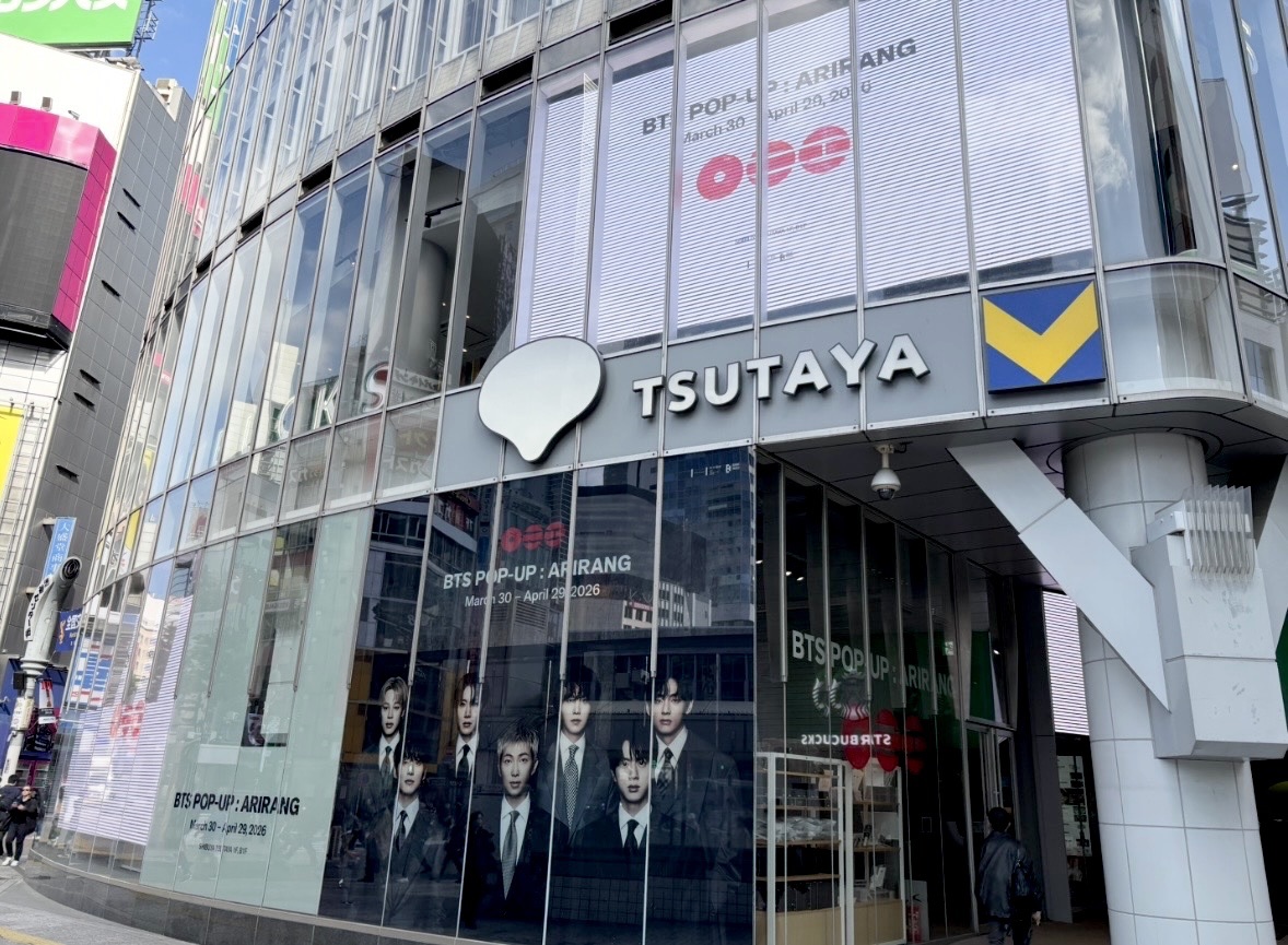 BTS_jp_official's tweet image. 『BTS POP-UP : ARIRANG』開催中✨

📍SHIBUYA TSUTAYA 1F
📅4月29日(水・祝)まで
※展示エリアは予約なしでどなたでもご覧いただけます。
※物販エリアは一般先着予約受付中です。
※4月20日(月)以降は事前予約なしで入店いただけます。

💜ご予約はこちら
weverse-ticket.online/events/10067

#BTS