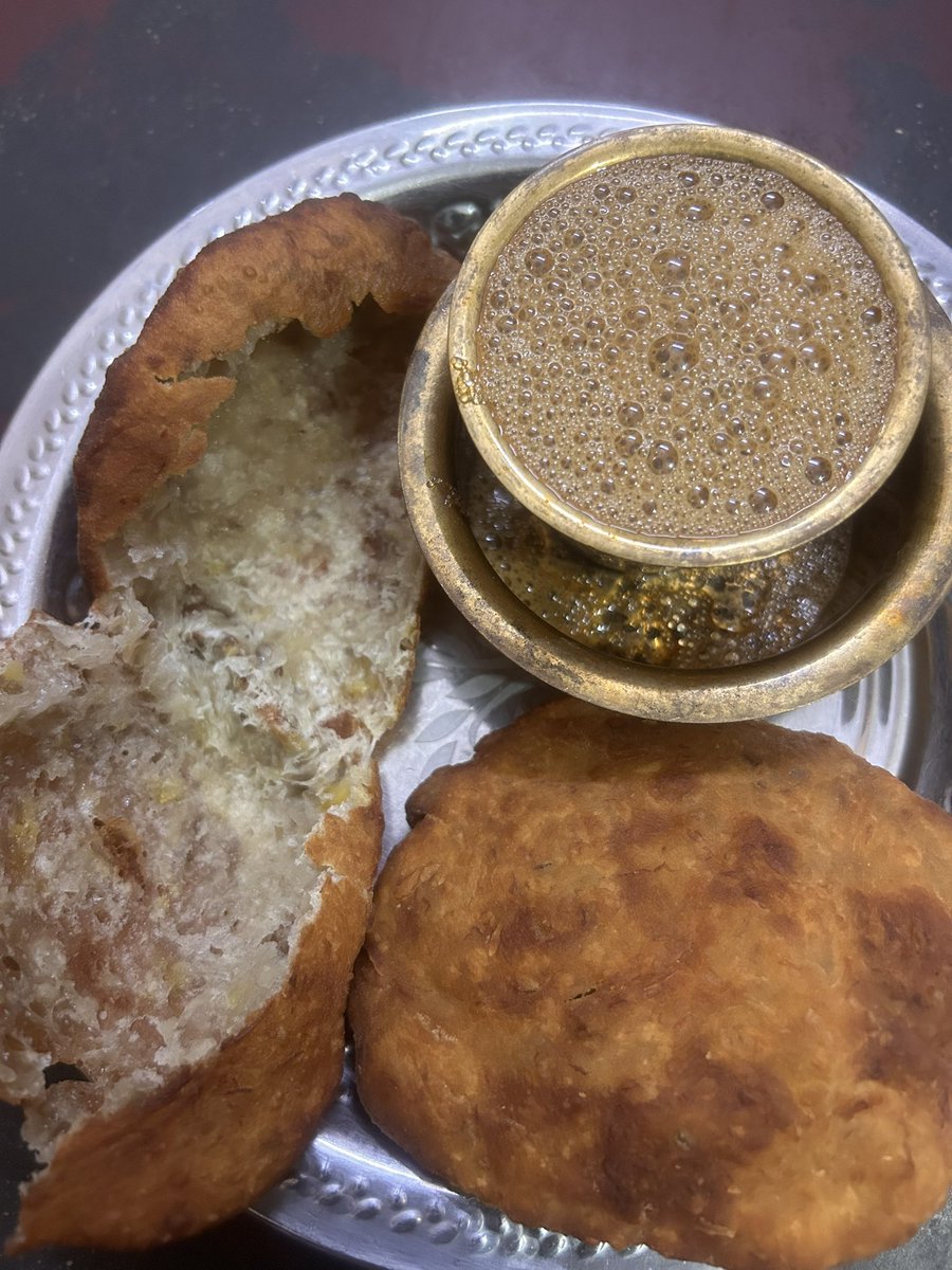 PantryCar's tweet image. Happy Weekend! 😊

Mangaluru Bunnsssu with Kaapi ♥️

#HomeMade #MangaluruBuns #Foodie #WeekendVibes #BreakfastVibes