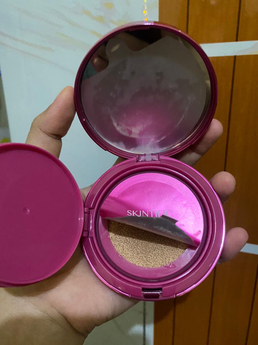 naomiela2's tweet photo. Preloved Cushion Skintific Cover Glow shade 00 porcelain ,pemakain baru 1 kali swipe. #zonauangㅤ #SKINTIFICNo1SkinBarrier https://t.co/fGpBIUy4N0
