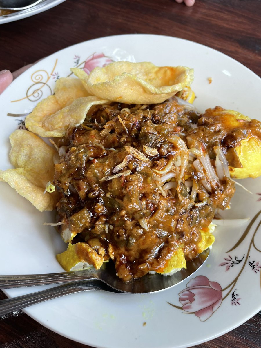 Selamat pagi warga X. Pingin sarapan jauh sampe ke ciwidey, kalian udah sarapan belum nih?