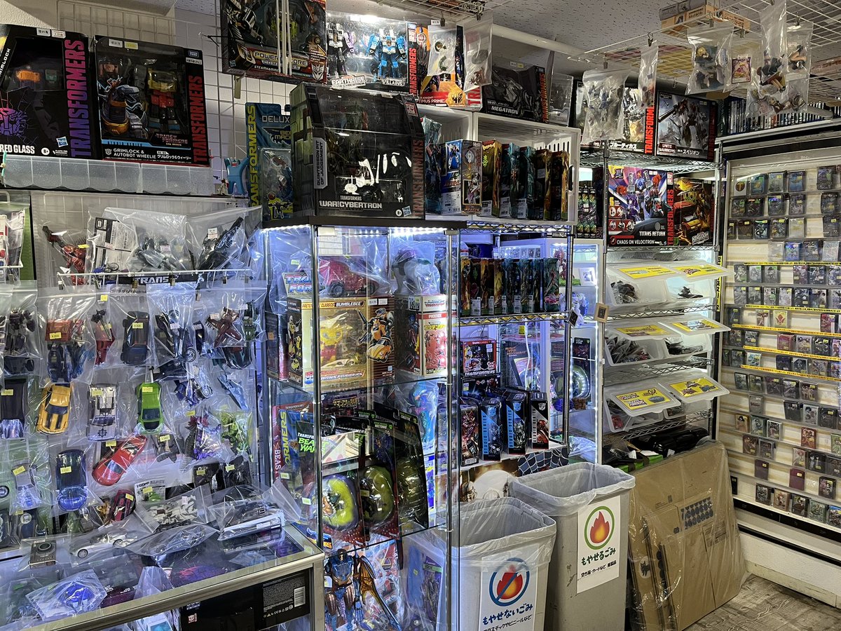今日は土曜日！
#トランスフォーマー 10%OFFの日！

暖か…あっつい！
でも良かったら遊びに来てね！