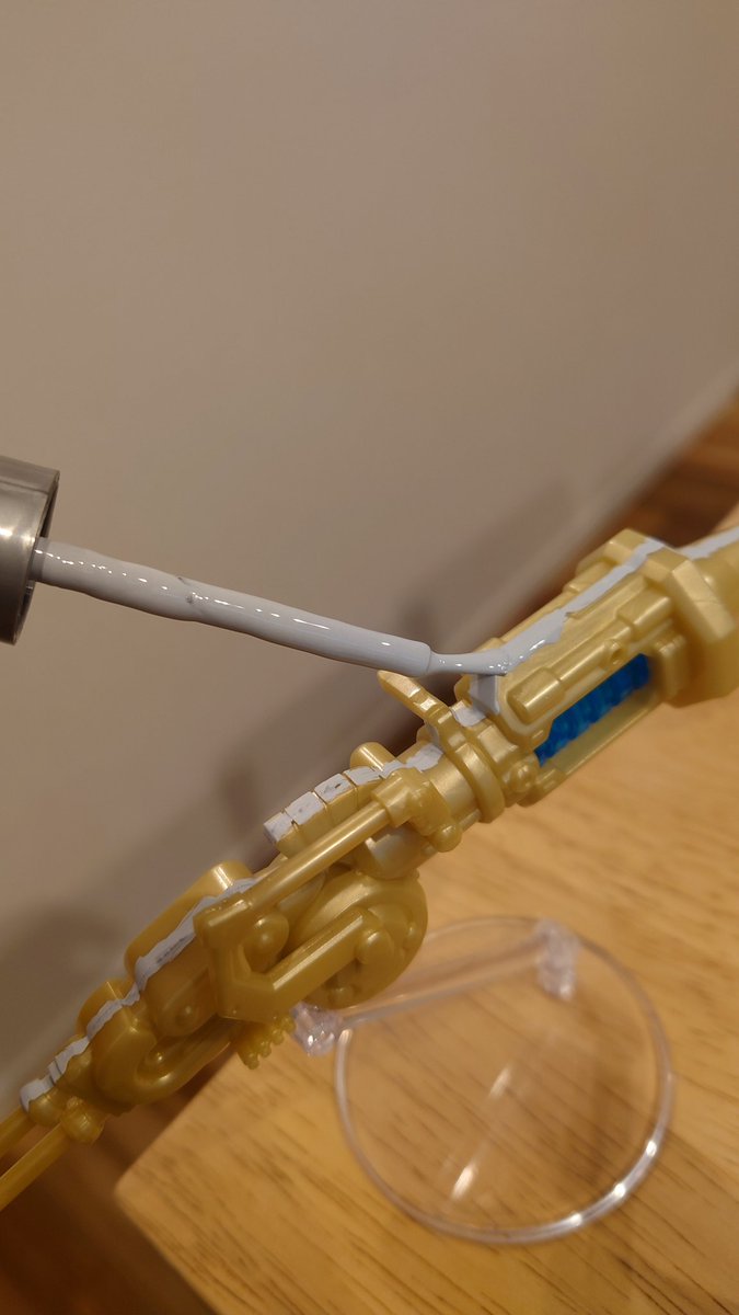 10年近く前にTwitterで見かけて気にはなってたけど
プラモ自体やらない自分には無縁だったのでスルーしてた溶きパテをいつでも塗って合わせ目消しできるツールを手に入れたので試しに作業
塗ってみた感想は確かに溶きパテ

これは確かに楽だわ
ヨドバシで買えるよ
#プラモ
#合わせ目消し