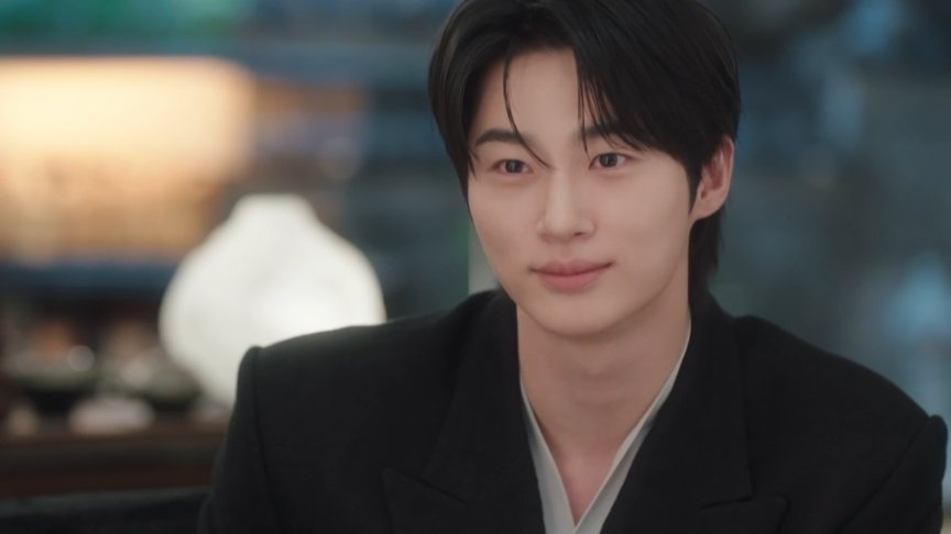 dramacoKR's tweet photo. [#PerfectCrown Episode 2 Pre-release]

Yian: Kenapa gw harus nikah sama lu? 
Heejoo: Duit gw banyak! 😎
YA: Hahaha... ga ada alasan yg lebih kreatif? 
HJ: Kreatif buat apa? Udah jelas2 nikah kontrak~ background gw oke, pendidikan juga oke!
YA: Ada lagi? 
HJ: Stamina dan mental gw oke. Jadi lu bisa manfaatin gw anyway, kalo ntar kontraknya abis juga kan kita bakalan cerai. 
YA: Ada lagi?
HJ: Tentu saja karena gw cakep 💅
YA: Hahaha... ada lagi? 
HJ: Lagi? 😒 Masih butuh alasan lagi?
YA: Iya lah. Sebutin lagi coba~