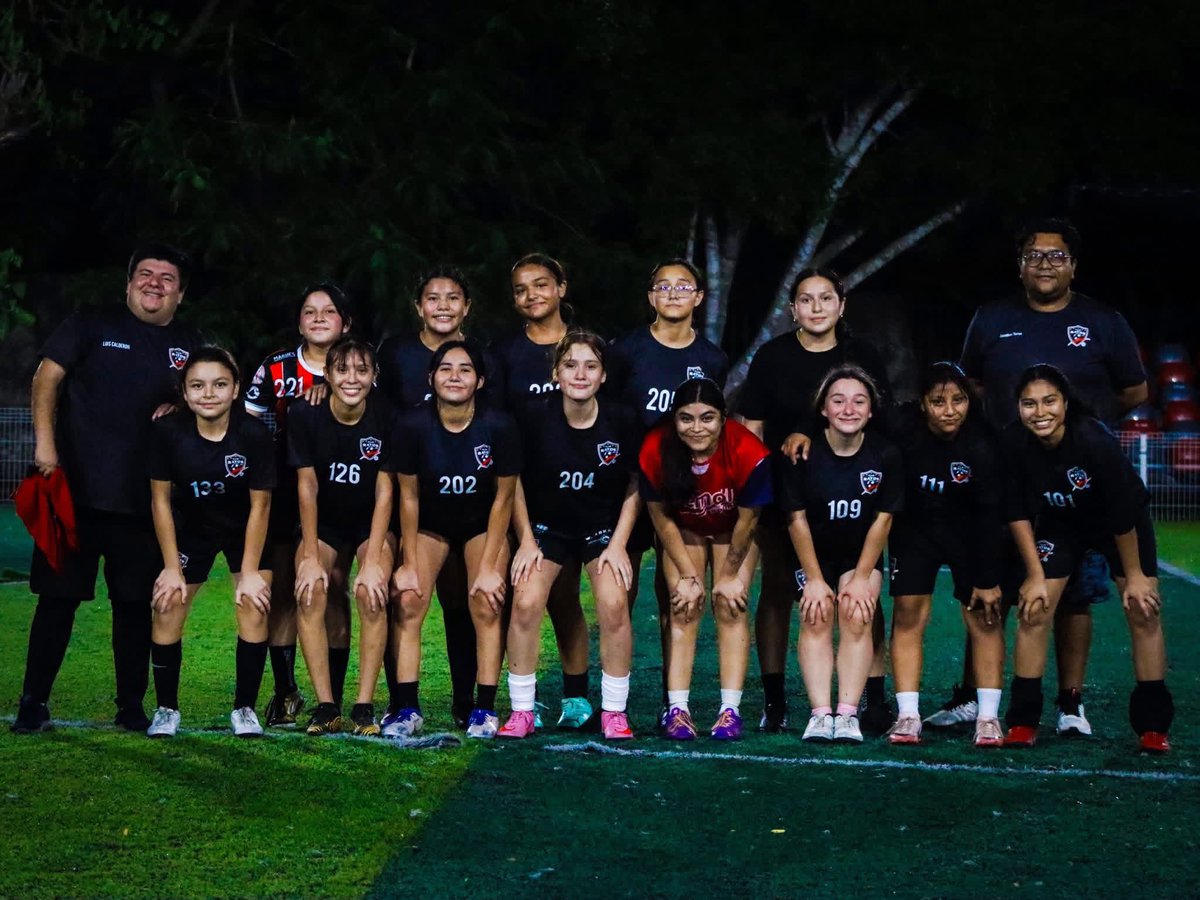 Rayosmxfem's tweet photo. Las Centellas en ᴍᴏᴅᴏ ᴛʀᴀʙᴀᴊᴏ. 🏋️‍♀️

#SomosRayosMxFemenil https://t.co/lCFDFeaAim