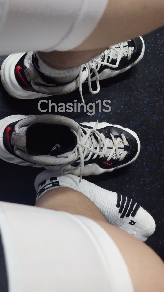 Chasing1S's tweet photo. 傻逼来舔🤪 https://t.co/hPqz9VQ62O