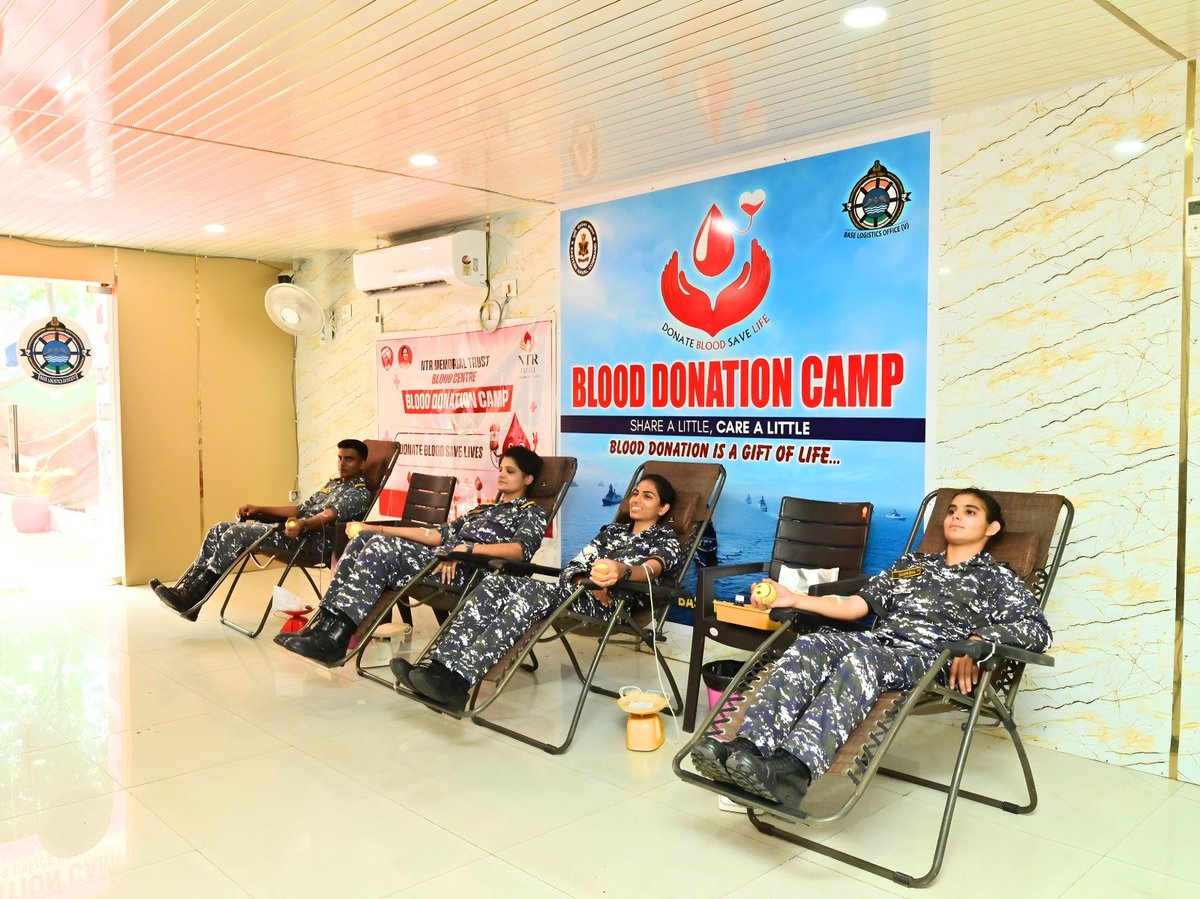IN_HQENC's tweet image. 🩸A Blood Donation Camp was organised at Base Logistics Office, #Vizag on 10 Apr 25, inaugurated by RAdm M Murali Mohan Raju, CSO (Personnel &amp;amp; Admin), in association with NTR Trust Memorial Blood Bank, #Visakhapatnam. The event saw enthusiastic participation , reflecting a strong