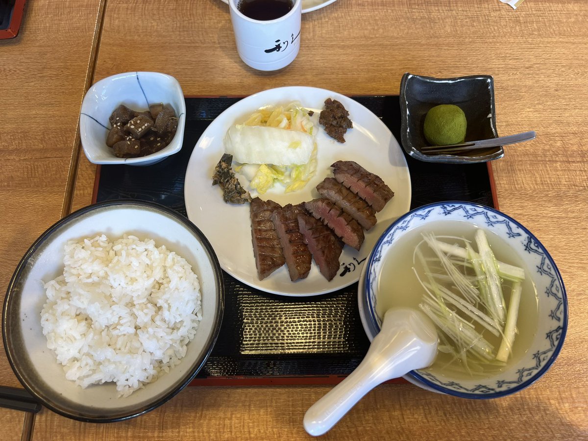 kazzjazz_'s tweet photo. 今日は仙台で芝生見学
その前に利久で牛タン定食😋 https://t.co/3AhTfaHHTb