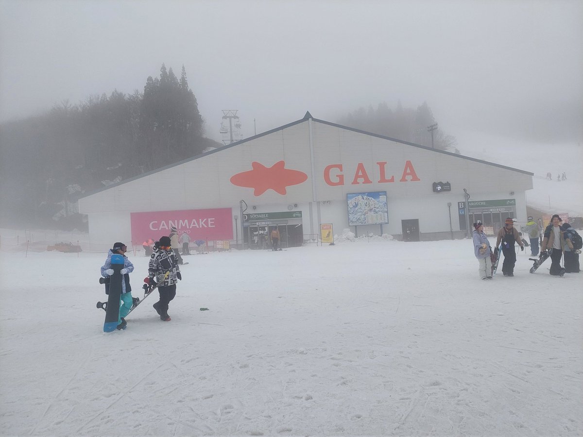 tkan2's tweet photo. #GALA
朝まで雨だったので、案の定霧🌁
エンタは上部に土が出て雪よせてコブはなし🙇
ジジも雪少なくコブなくて切れそう…
この時期にコブ無いというのは記憶に無い...
仕方なく、整地で密脚、脛圧、上体ブロックの練習。
やはり切り替えでトップを押さえ、腿を立てて腰を前移動、ブーツに乗せる事だな https://t.co/HWsQU45kEW