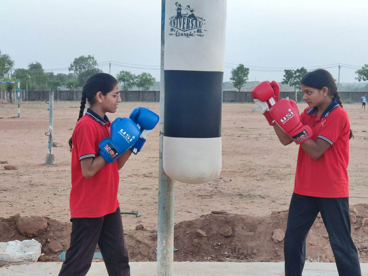 JnvSurendra's tweet photo. Focused minds. Strong hearts. One goal. 🏆🔥
Our students are gearing up for the inter-school tournaments with dedication, discipline, and determination. Every practice, every drop of sweat brings us closer to victory! 
#interschooltournament #jnvsurendranagar https://t.co/qriK9X7xoi
