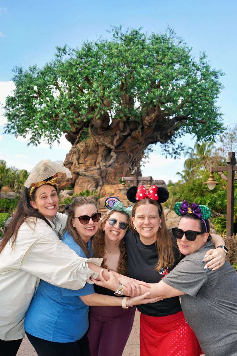 lizardkitty3's tweet photo. Spent the day in Animal Kingdom and Epcot with some of my best friends. Laughs, stories, food, drinks, and rides what more could I ask for?! Can’t wait for tomorrow! https://t.co/k58kRarfC0