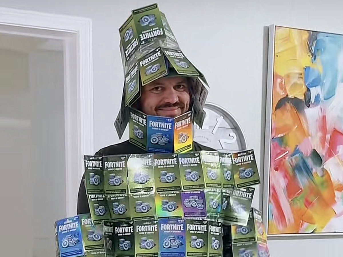 L O U I E tweet media