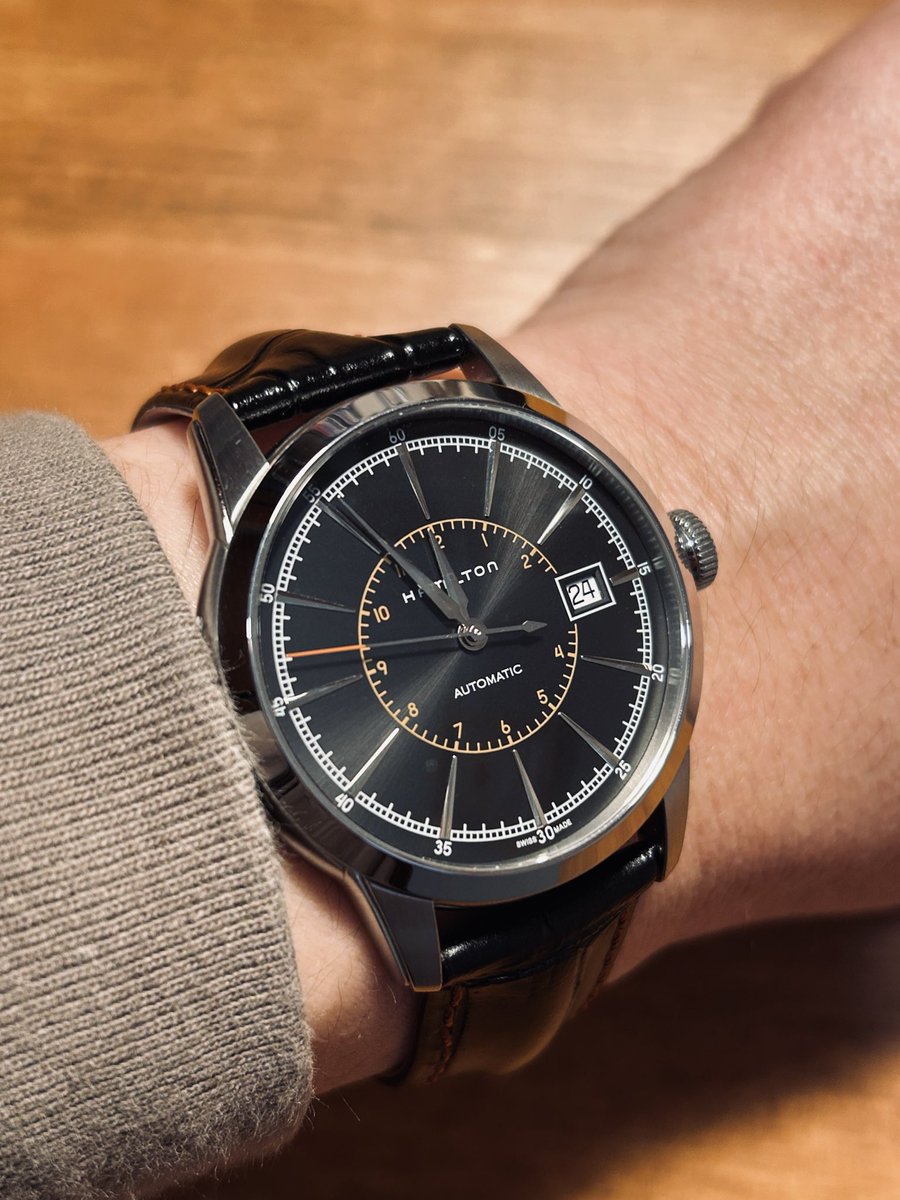 An_on_the_toast's tweet image. マーフが欲しいなと思うが、レイルロードもデザインが好きで気に入ってるので3針は、しばらくは買わなくても良いかな。
（タンジェント買ってしまったので💦）

そろそろ暖かくなってきたのでブレスレットに交換だな。
#腕時計
#hamilton