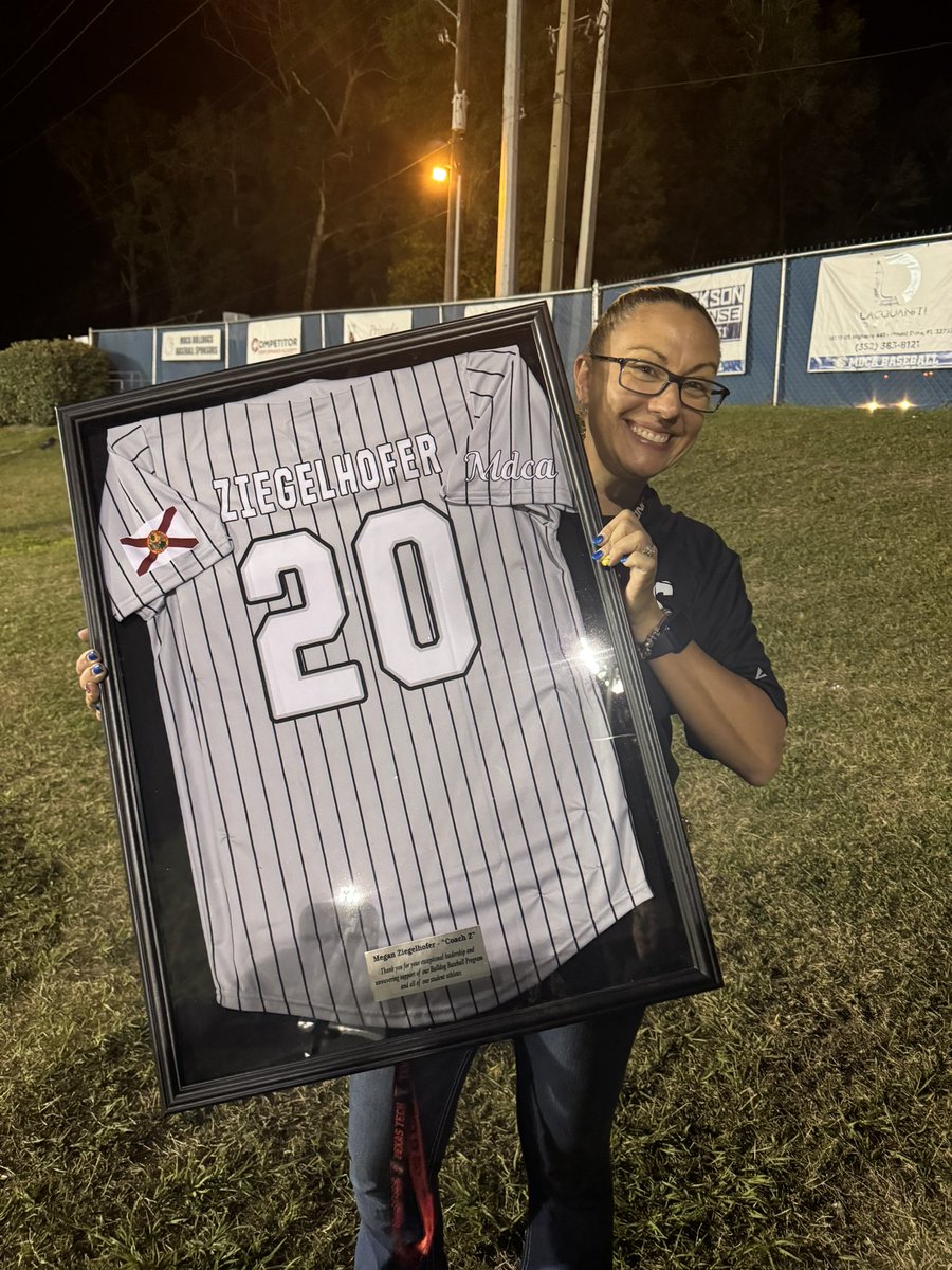 CoachSanders9's tweet photo. 🚨Dogs Win🚨

Great night @ Shane Hunton Memorial Field!  

Started the night with a first pitch from our amazing Athletics Director, Megan Ziegelhofer &amp; ended the night with a victory in the regular season finale. 

Playoffs are here! #MDCABaseball https://t.co/b4Q0zKrZHS