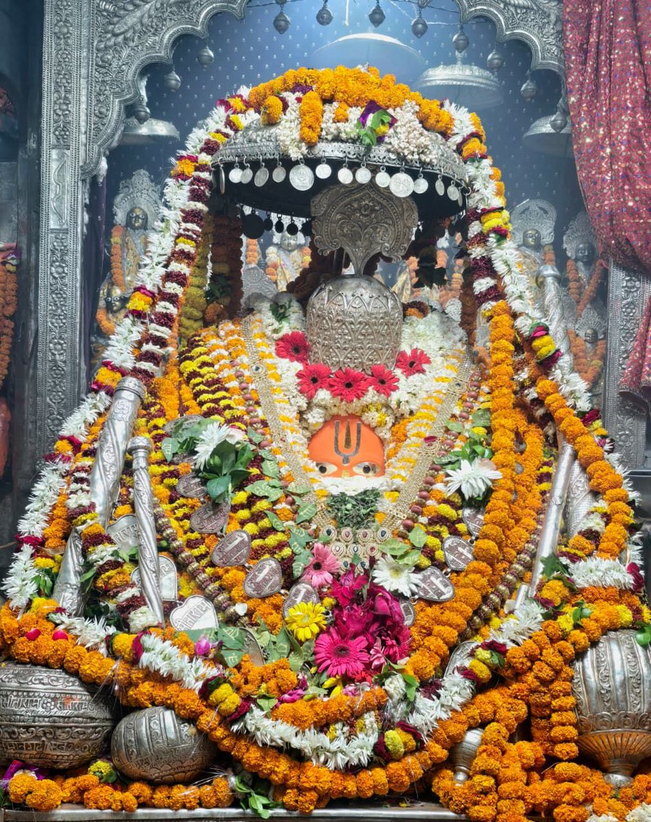 महाराजाधिराज श्री हनुमान जी महाराज का आज का मंगला श्रृंगार आरती का भव्य दिव्य दर्शन। 

श्री हनुमान जी महाराज आपका कल्याण करें।

!! जय सियाराम !!