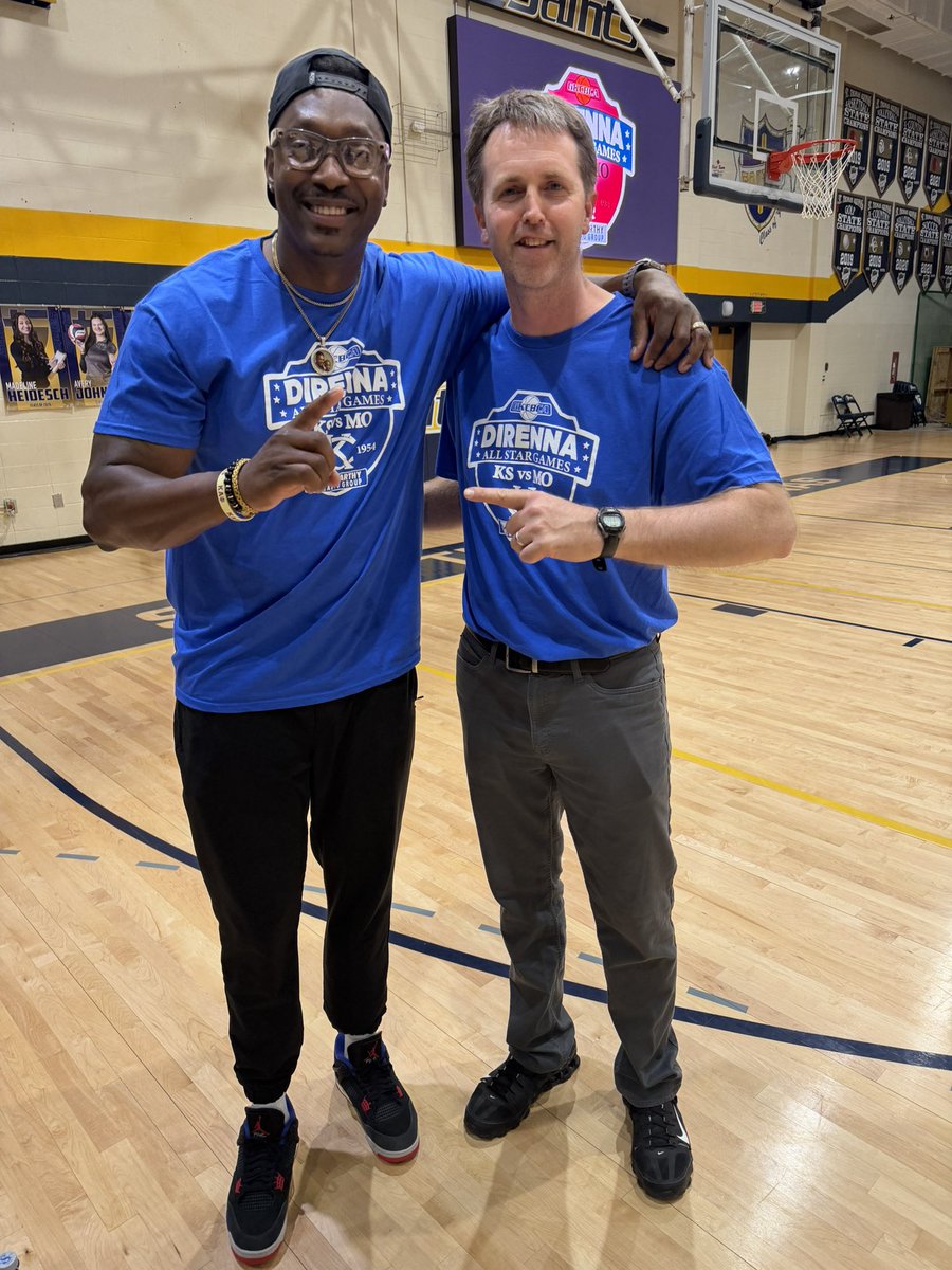 BSHSHoops's tweet photo. Head Coach Drew Gruver and Assistant Coach Jeff Evans had the honor to coach in the Direnna All star game featuring Kansas vs Missouri. Senior Guard Kelan Gruver also represented for the Kansas team chipping in 12 points in the 84-82 win over Missouri. #Direnna #Kansas #Missouri https://t.co/pamPO4NYLL