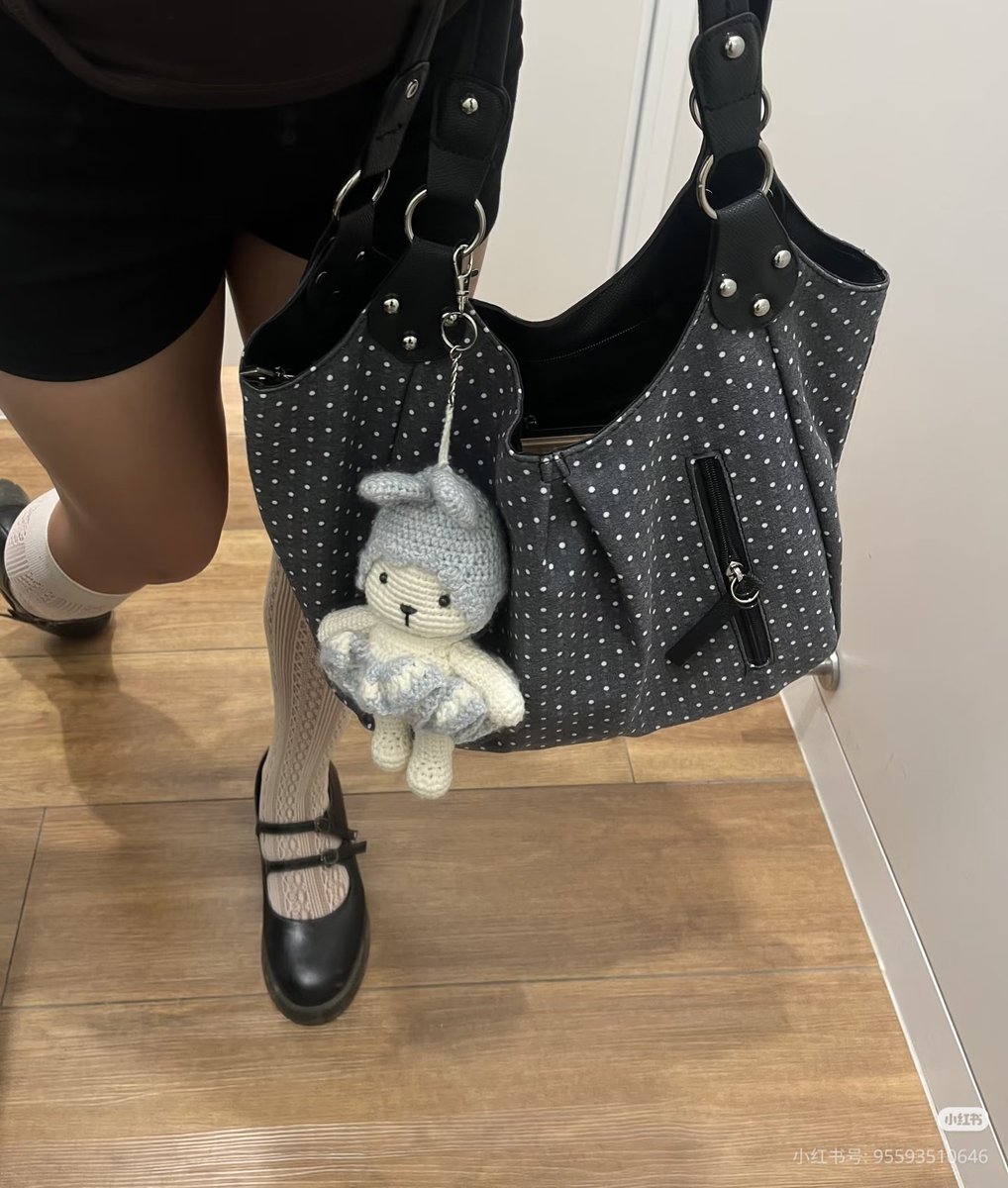 balleroine's tweet image. Tote bag for college

a thread