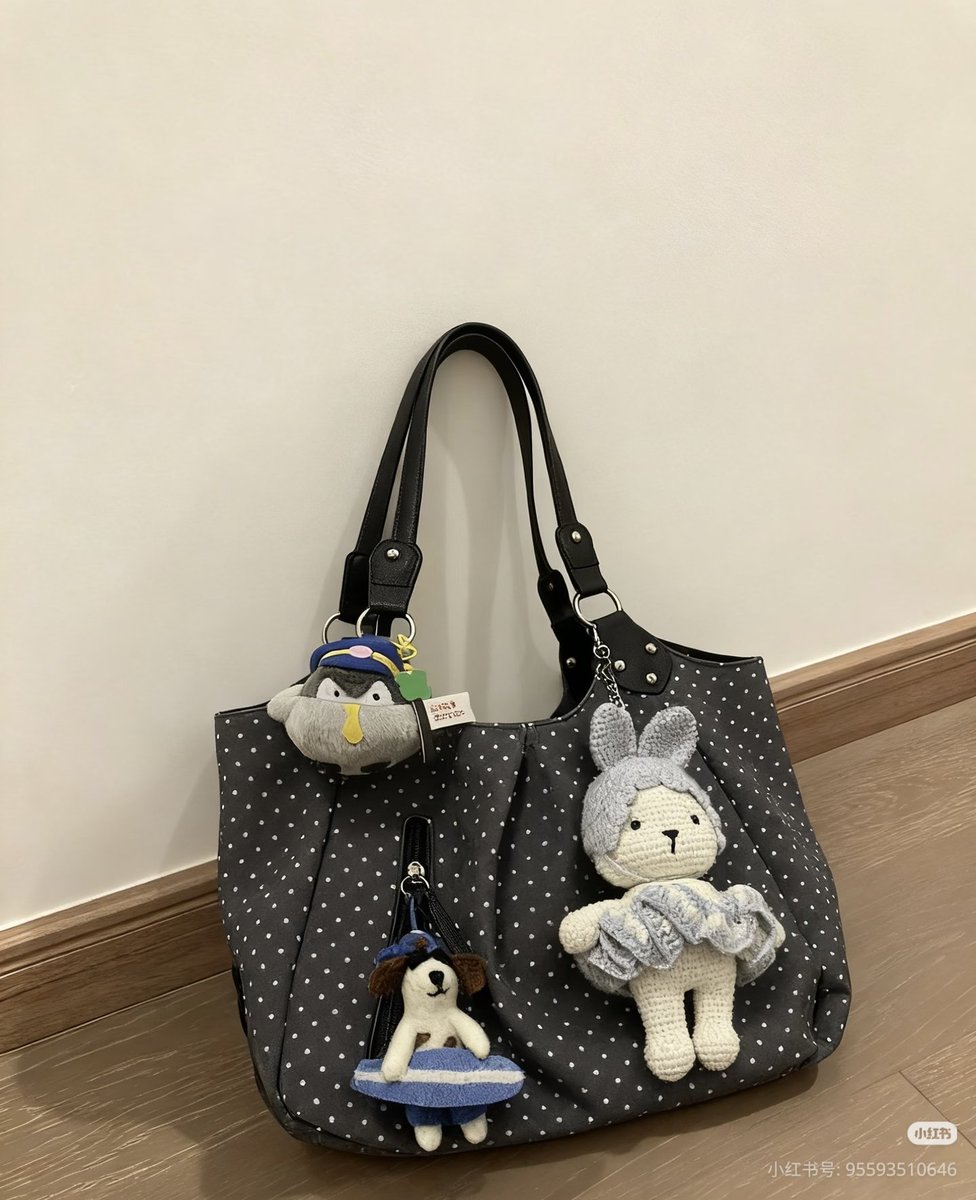 balleroine's tweet image. Tote bag for college

a thread