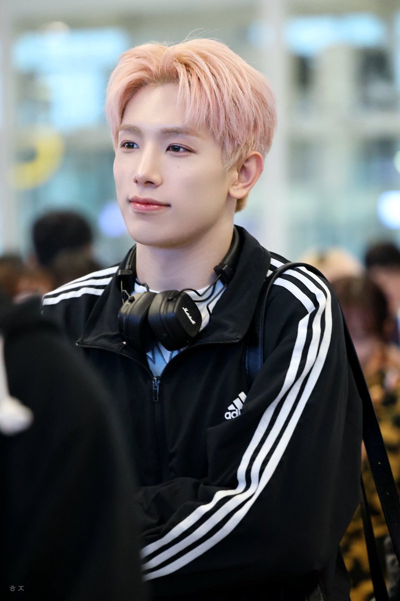 xxxx_CC12's tweet photo. 260411
아디다스 입은 남자~🤍🩶🖤

#KUNHO #건호 #사삼건호
#ALL_H_OURS #올아워즈 https://t.co/2uvvbuRAxM