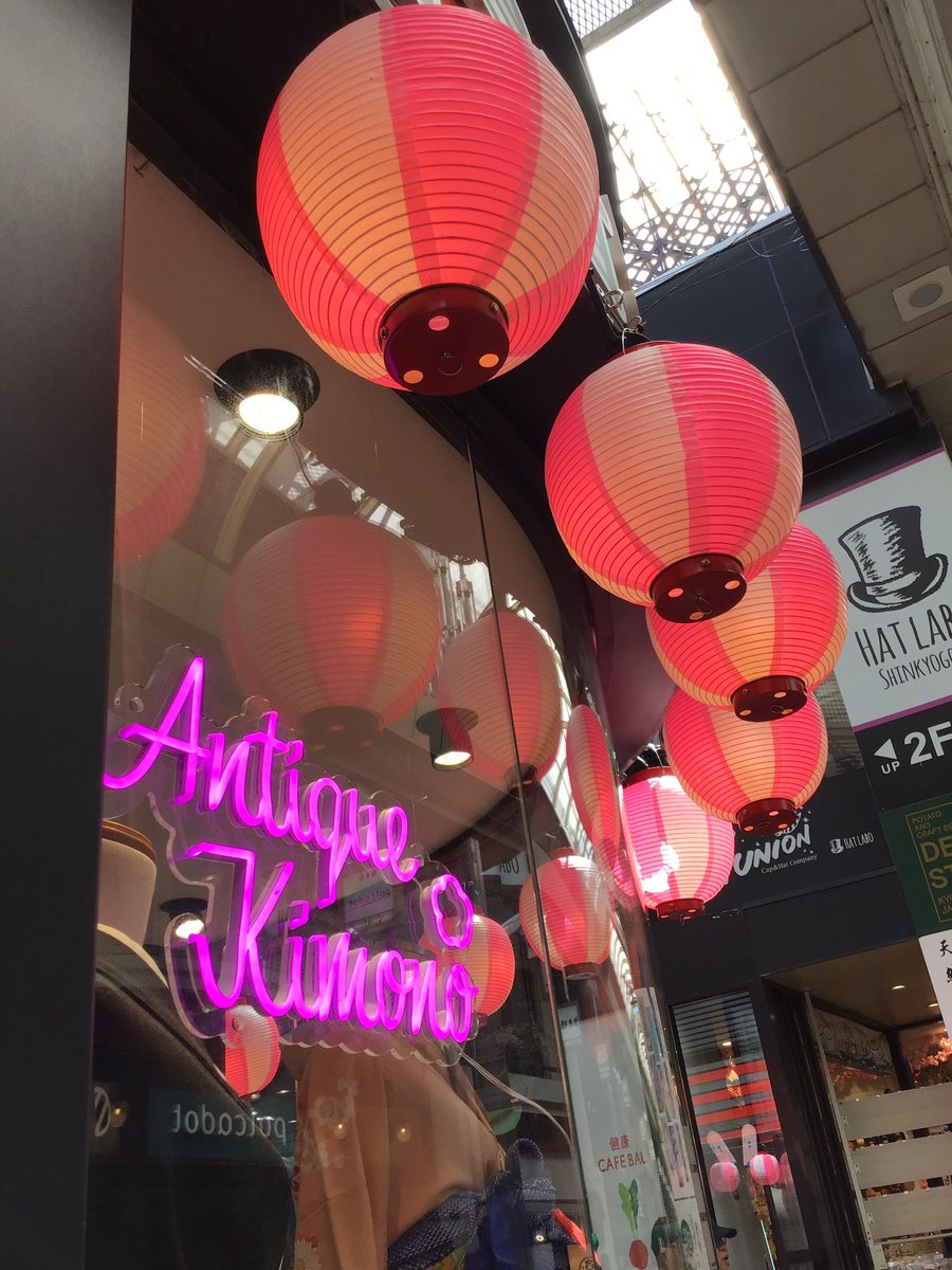 kimonoreuse's tweet photo. 【新京極1円着物wargo】

本日大量入荷中☀️☀️

皆様のお越しをお待ちしております💃

#kimono #japanesevintagehaori #新京極　#リサイクル着物　#アンティーク着物 https://t.co/2NUonVS8g7