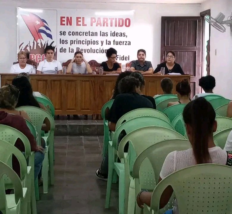 YunierValeriano's tweet photo. Llegamos a Manicaragua para intercambiar sobre la continuidad del curso y la culminación de estudio con estudiantes de la #UCLVnuestra. Conocimos sobre  el nivel de avance en varias asignaturas y la excelente atención que les brinda el @CUM_Manicaragua.
#VillaClaraConTodos https://t.co/EO3tuLKWrb