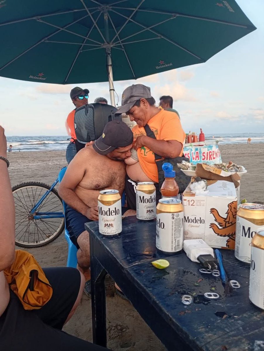 PiterismoS's tweet photo. Viernes de chupar chela https://t.co/v0VoMXZ4he