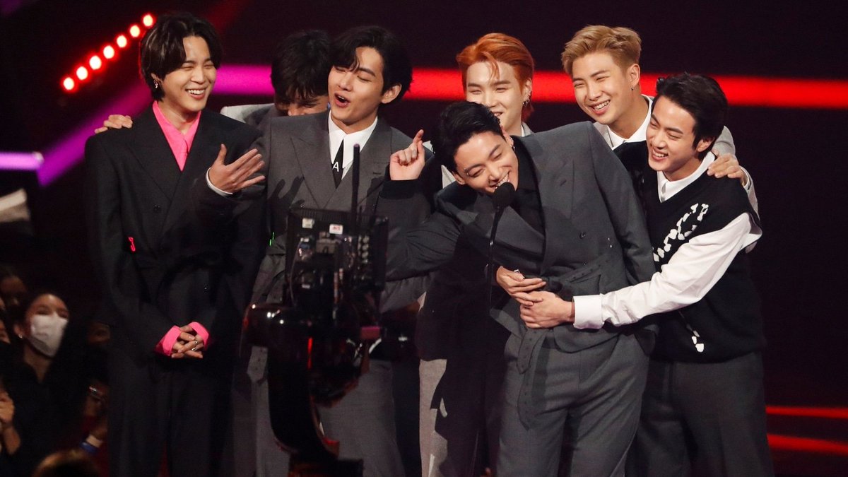 taesoothe's tweet photo. This year AMAs are in Las Vegas on May 25. BTS is gonna be in Las Vegas at the time, no concert or known schedule yet

AMAs 2021 are where BTS first teased new chapter, while accepting Artist of The Year. Just saying https://t.co/J7qmnoEy8y