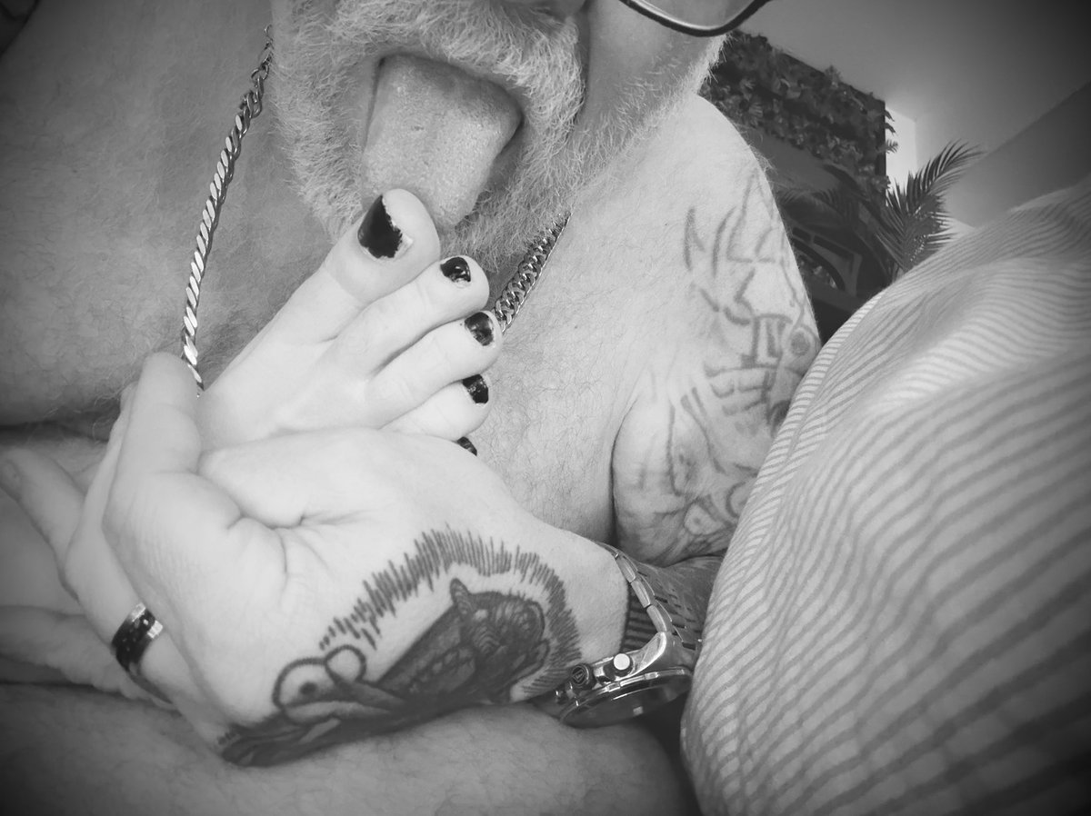 BearSilverdaddy's tweet photo. #fussfetisch #füsse #shemale #schwul https://t.co/myTBQfEXkh