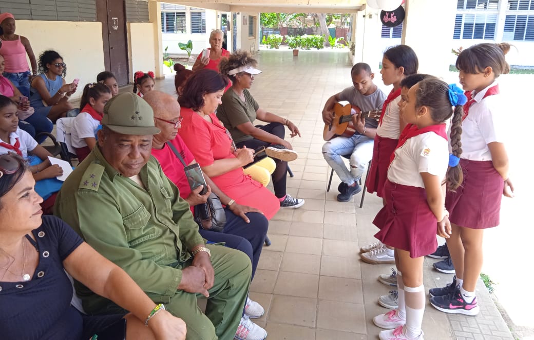 Se realiza hoy premiación del concurso Amigos de las FAR en la escuela primaria República del Peru