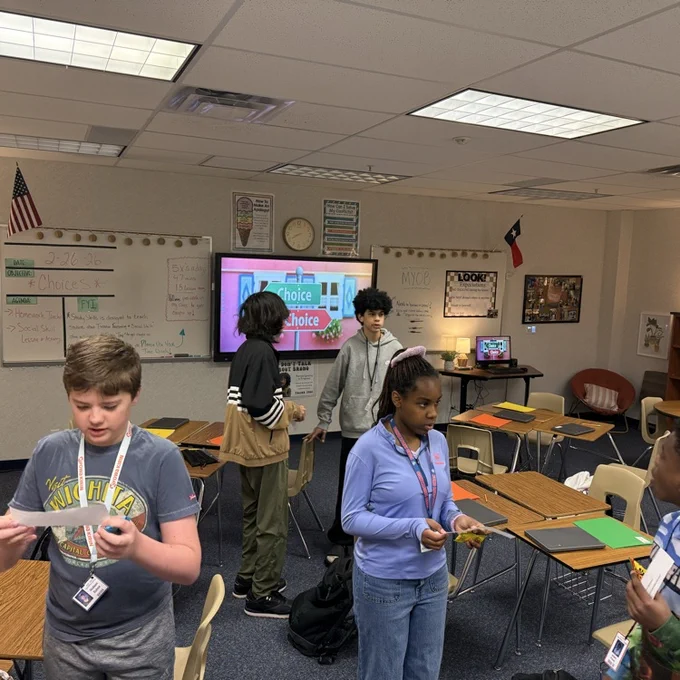 We love seeing our students think critically, collaborate, and learn from one another! 💬📚