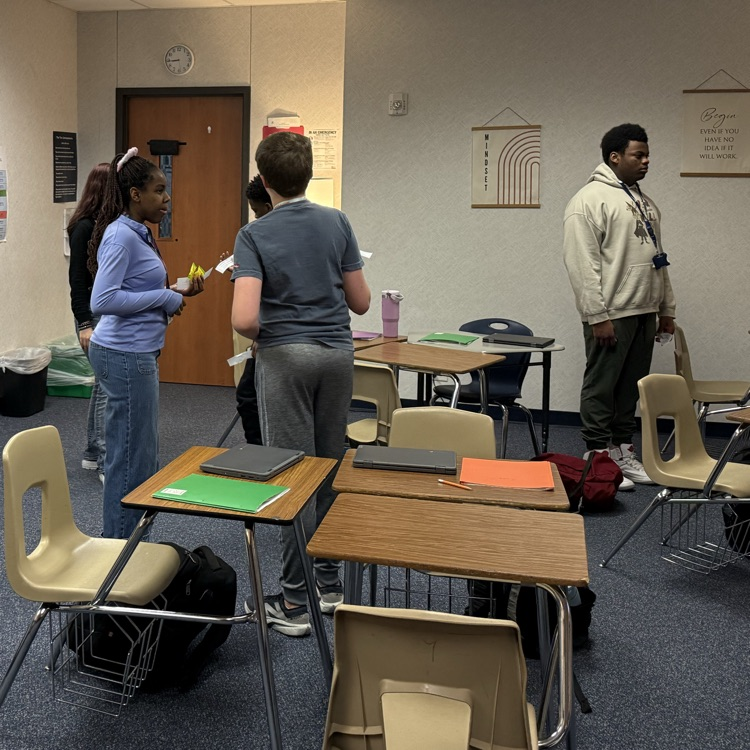 FordPrincipal's tweet photo. Mrs. Villarreal’s class partnered up with classmates to read different scenarios and discuss the choices they would make. We love seeing our students think critically, collaborate, and learn from one another! 💬📚 https://t.co/nvifDeoqMy