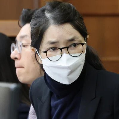 "침묵은 악의 방관자" tweet media