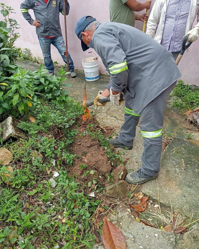 HorizonteDiario's tweet photo. Refuerzan mantenimiento urbano en Nanchital para mejorar la seguridad vial 

📌 Lee la nota completa en el primer comentario. ¿Tú que opinas? 

Dale like, comparte y síguenos si te interesa más información como esta.

#HorizonteDigital #Noticias #nanchital https://t.co/wVTyBD9Zr9