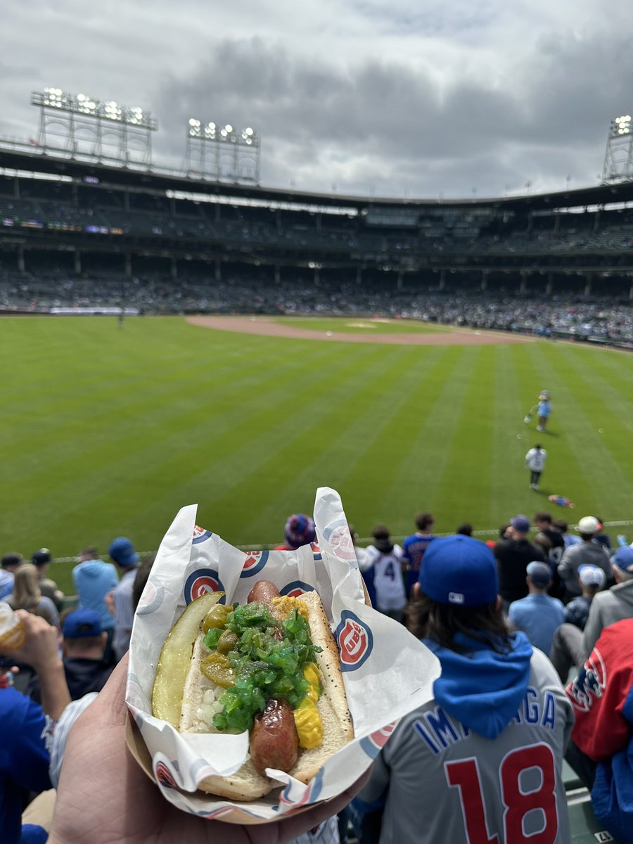 𝐜𝐣 tweet media