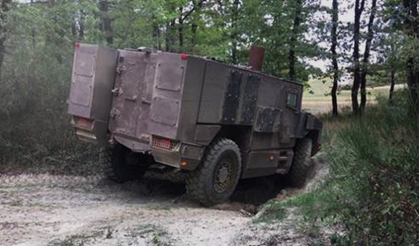 pascalbtr's tweet image. Le #Serval a entamé ses essais de roulement sur les pistes du centre  d’expertise et d’essais « Techniques terrestres » de la Direction  Générale de l’Armement à Angers, début septembre 2019.