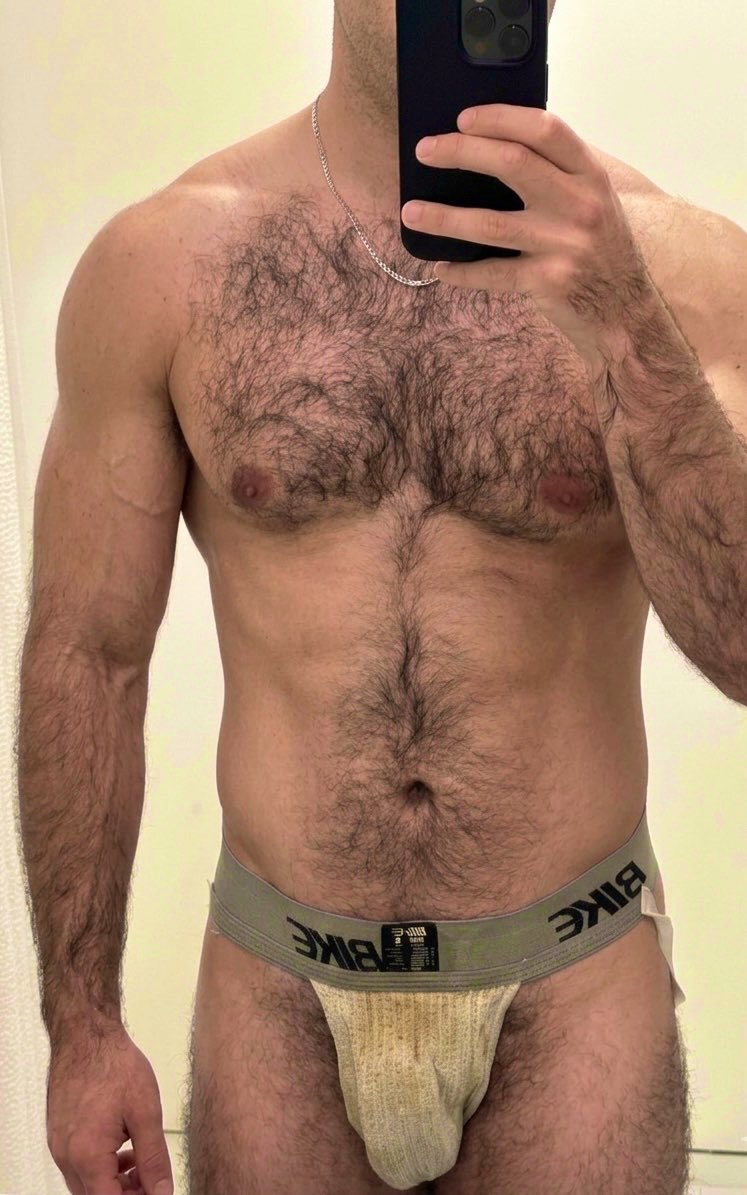 Hairy Bottom (30K) tweet media