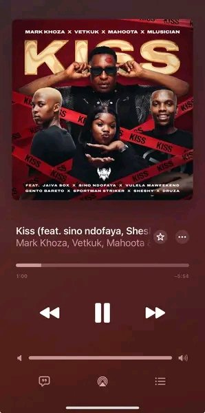 MasangoMa94296's tweet photo. The track raises fascinating questions about collaboration in Amapiano.Eleven artists are credited, yet the beat itself was crafted by De Mthuda titled Wipe.Only three vocalists are clearly audible, what creative roles did the remaining artists play in shaping the final sound? https://t.co/0tOPtpmxFK
