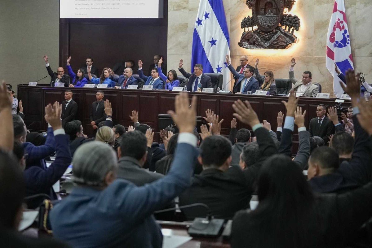 Congreso Nacional presidido por Tomás Zambrano supera en 75 días el número de sesiones que realizó el anterior en todo el 2025 hch.tv/congreso-nacio…