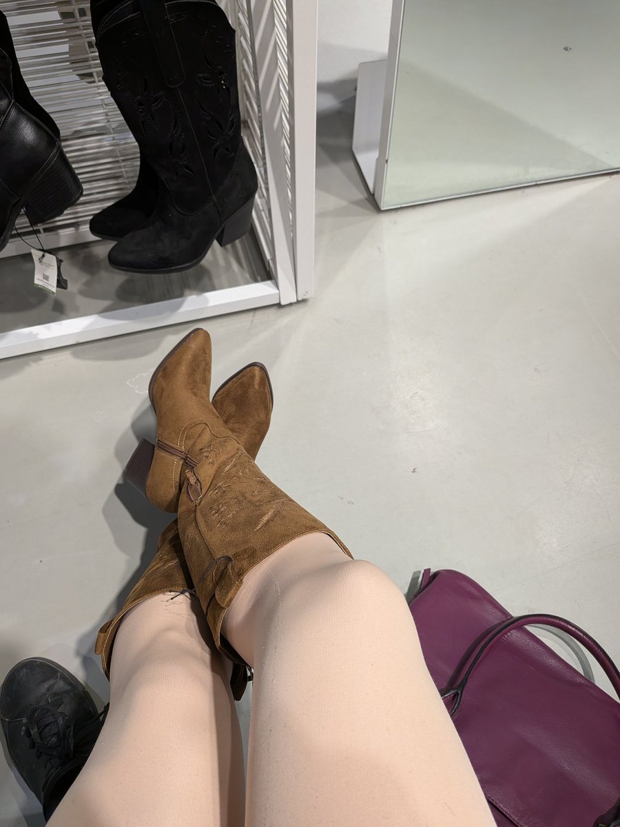 hunll7's tweet photo. 试衣服居然把自己试到勃起。连忙去卫生间解决掉，不然真的要脏了商家美美的衣服啦~等🐔🐔���回去了点又继续试穿美美的衣服啦！这期瑟瑟了一下

#伪街时发生的囧事
#男娘
#女装子
#瑟瑟 https://t.co/q76TpsfRsH