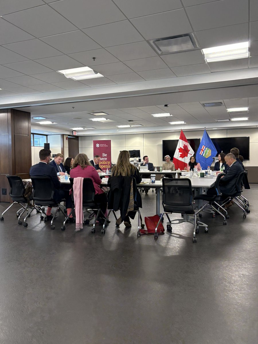 coreyhoganyyc's tweet photo. It was great to be back at #UCalgary this week for a roundtable at the School of Public Policy with Minister @AnitaAnandMP on Canada’s foreign policy and economic resilience. We had a thoughtful discussion about how Canada can respond to rising trade barriers, supply chain vulnerabilities, and the growing weaponization of economic interdependence—through diversification, trusted partnerships, and practical strategies that help strengthen our capacity as a middle power in a changing world.
