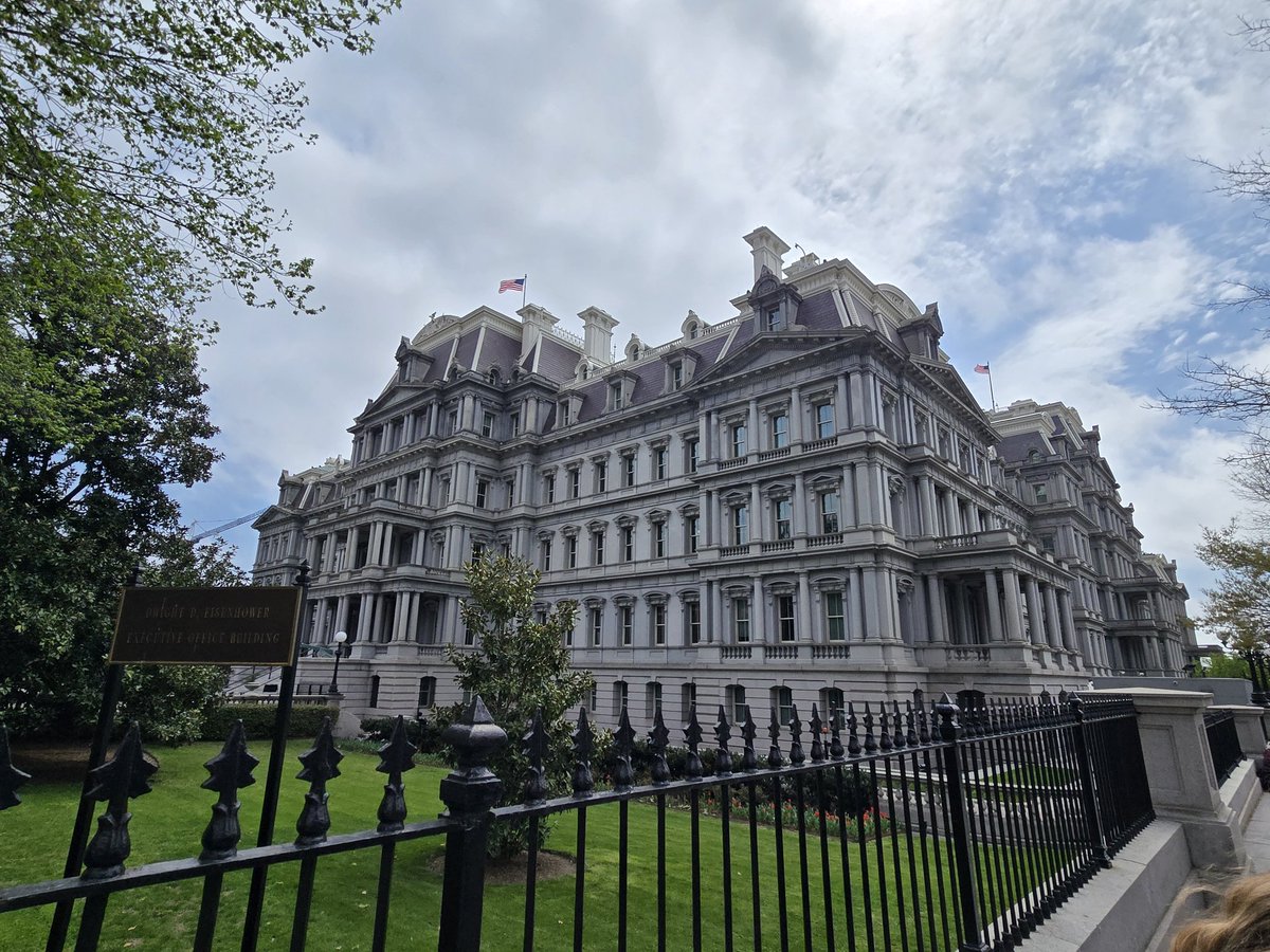 KLowe512 tweet media