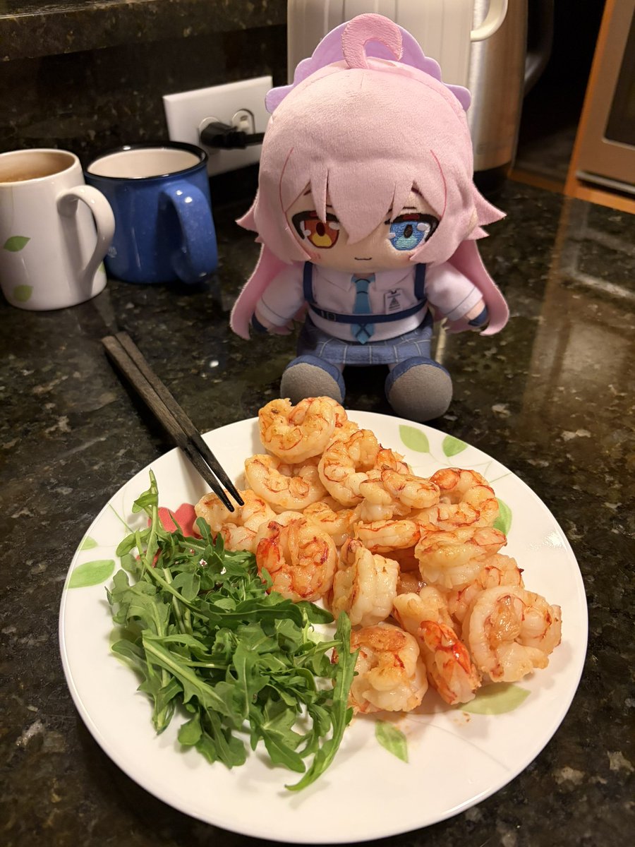 hcp988's tweet photo. We are cooking shrimp today! But I think Hoshino prefer them to be coated, fried tempura style. Never kill yourself https://t.co/XVlKIqSEV7