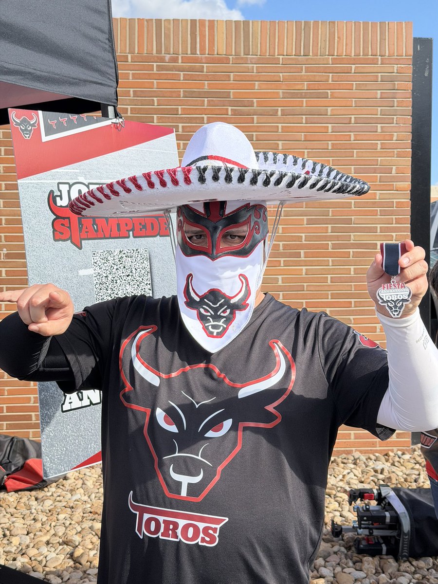 CoFLToros's tweet photo. Come by and get your Toro medals for Fiesta at out Toros Spirit Night‼️
.
.
#fiestamedals | #vamostoros | #cofl https://t.co/SN20hY6fxq